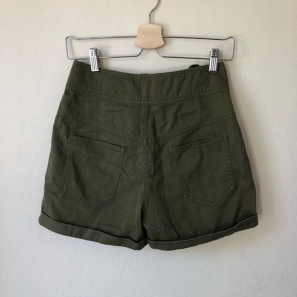 ASOS DESIGN Shorts with Detachable fanny pack - Picture 4 of 7